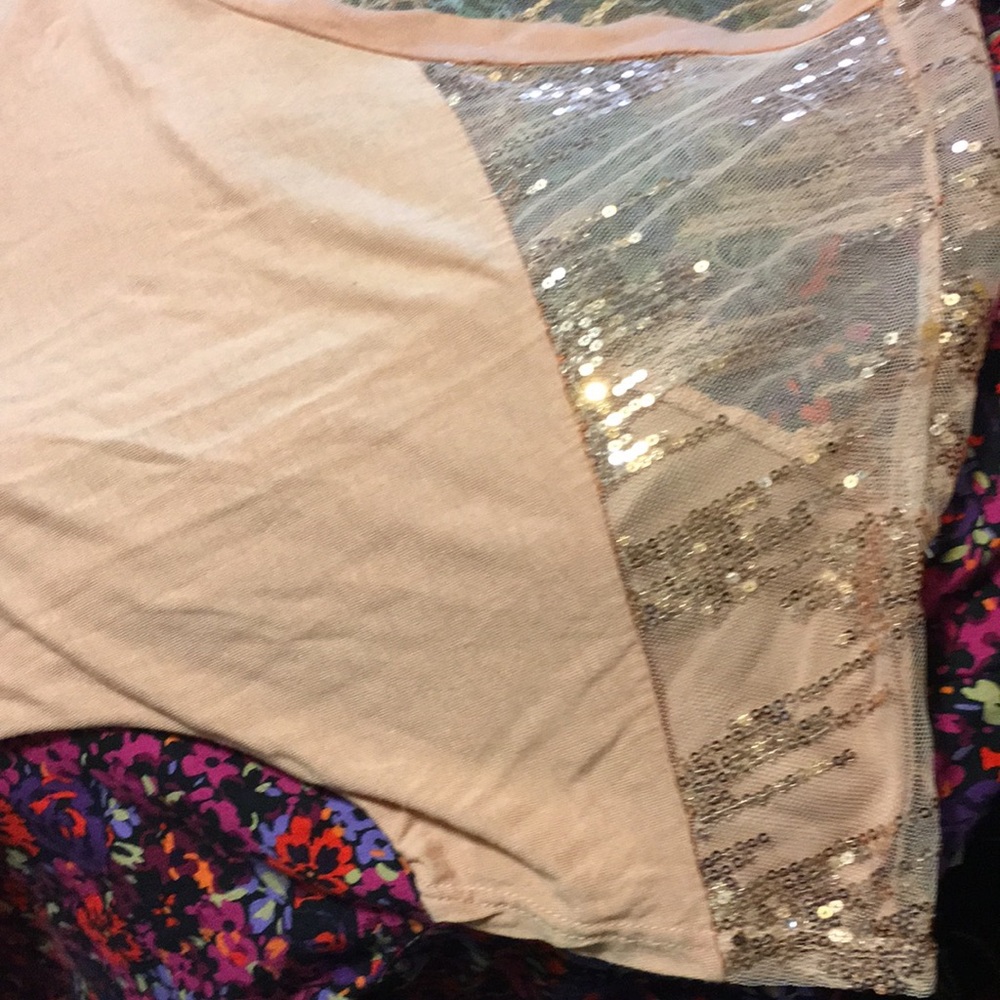 Must be bundled. May be Vintage. Threads Dusty Rose Sequin Tee - Picture 5 of 6